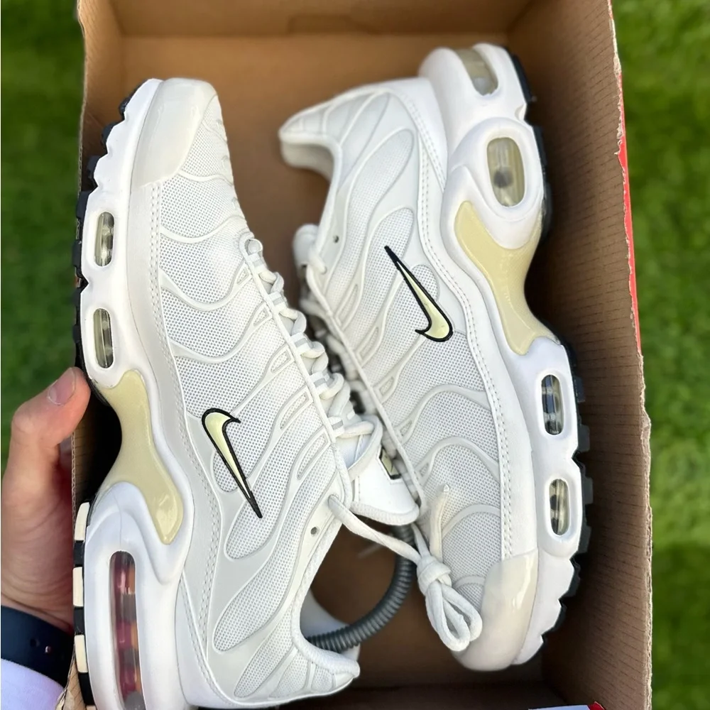 Women's Nike Air Max Plus Alabaster Brand new Shoes size 8,5 US Authentic - Picture 6 of 8